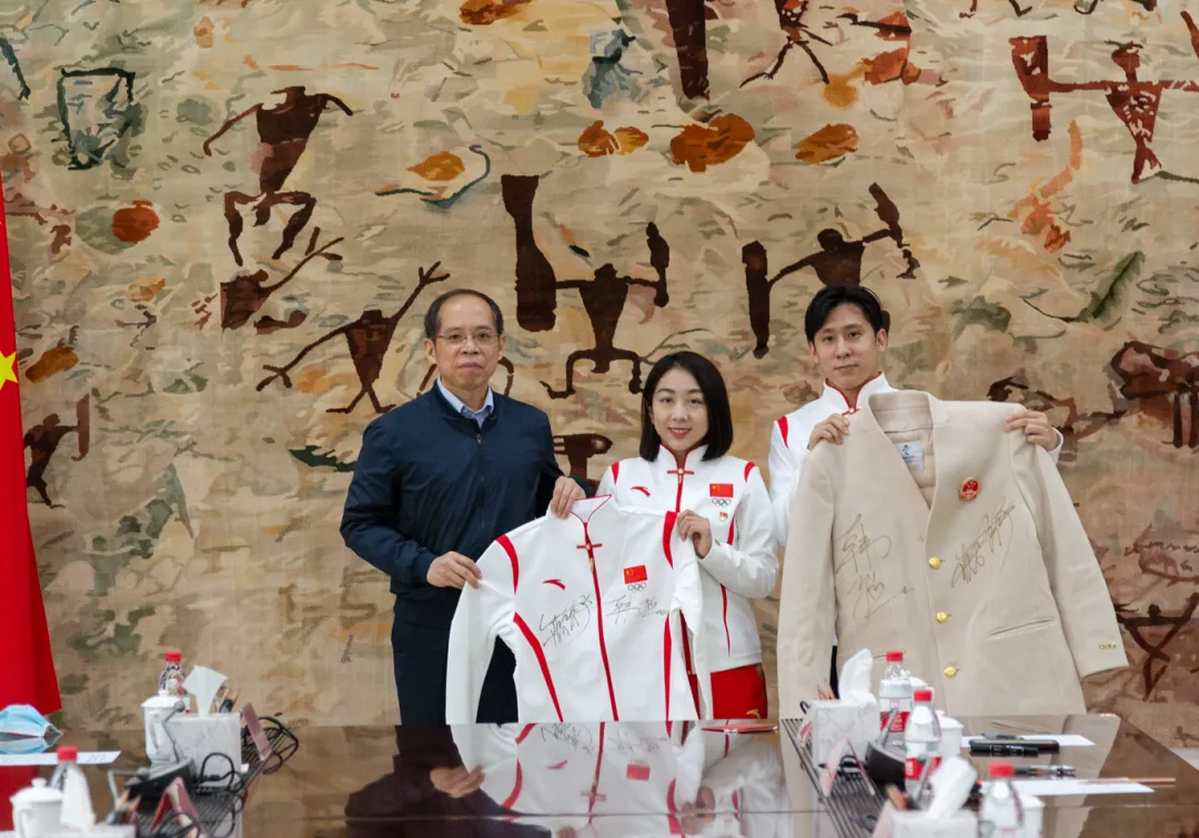 ca9e0a815f424bd0a8e6280efb421c2f